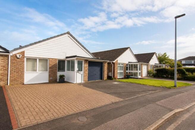 2 bed property, in Kestrel Drive, £265,000