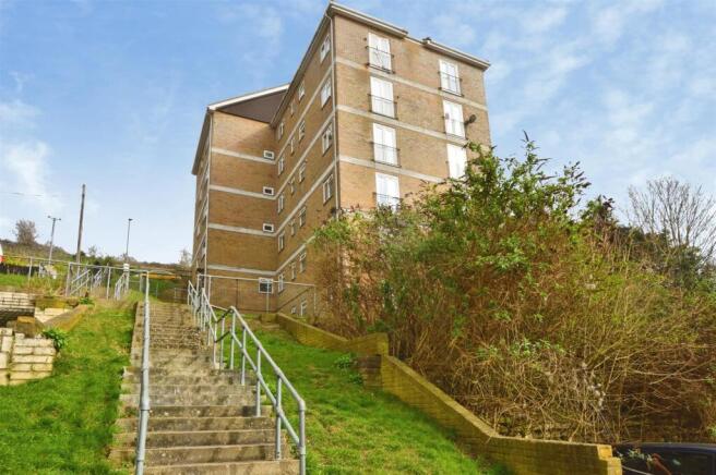 1 bed property, in Longhill Avenue, £60,000
