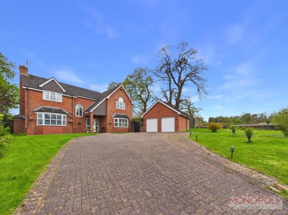 5 bed property, in Chestnut Court, £645,000