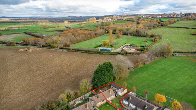 2 bed property, in Berryfield Road, £260,000