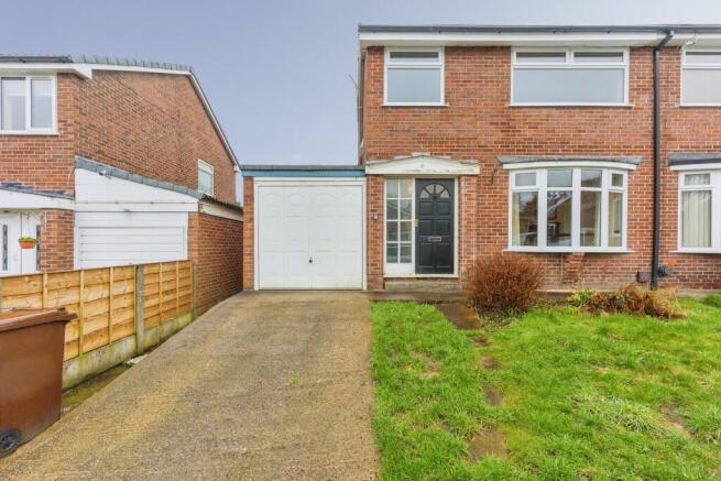 3 bed property, in The Boulevard, £270,000
