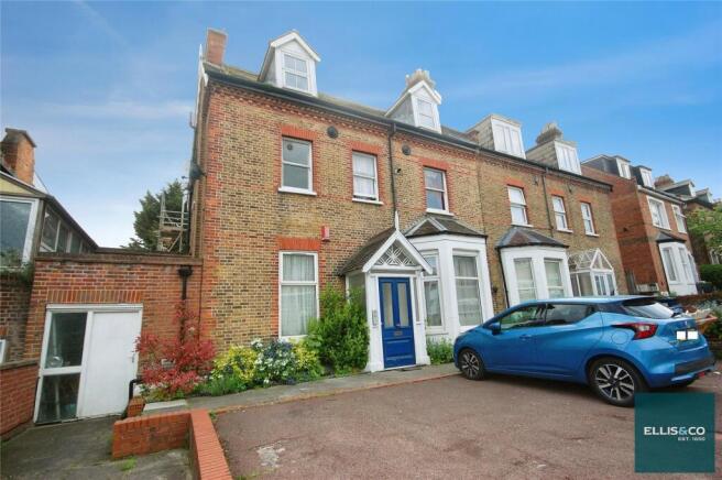 1 bed property, in Cyprus Road, £300,000