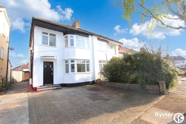 3 bed property, in Bideford Close, £550,000