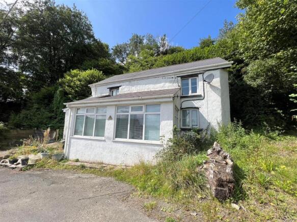 2 bed property, in Station Hill, £235,000
