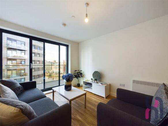 3 bed property, in Manchester Waters, £270,000