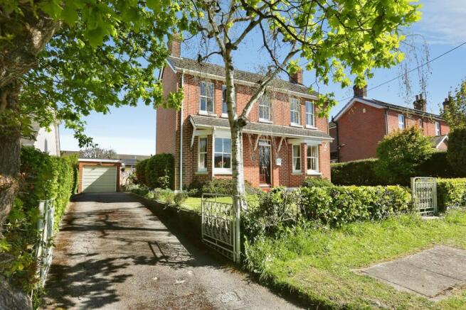 3 bed property, in Holmesland Lane, £625,000