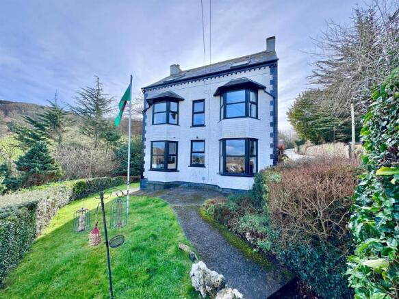 5 bed property, in Llanrwst Road, £630,000