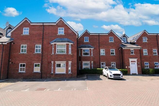 2 bed property, in Spire View, £187,000