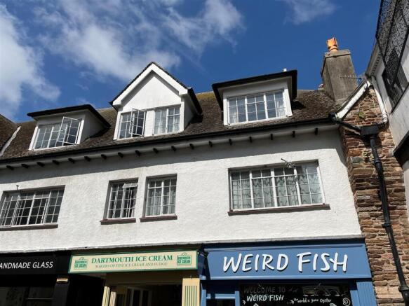 2 bed property, in Duke Street, £185,000
