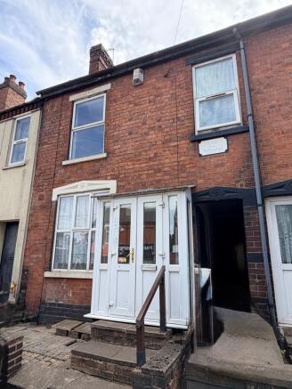 2 bed property, in 596 Parkfield Road, £99,500