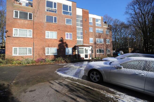 2 bed property, in Bury New Road, £100,000