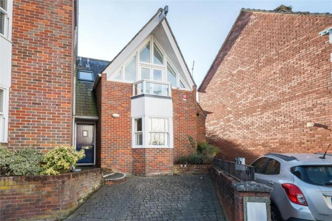 3 bed property, in Waterloo Road, £675,000