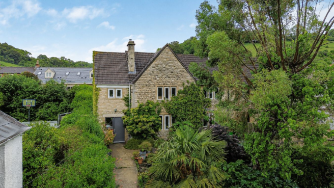 4 bed property, in London Road, £550,000