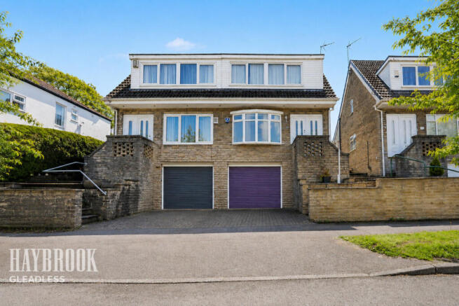 3 bed property, in Crispin Drive, £240,000