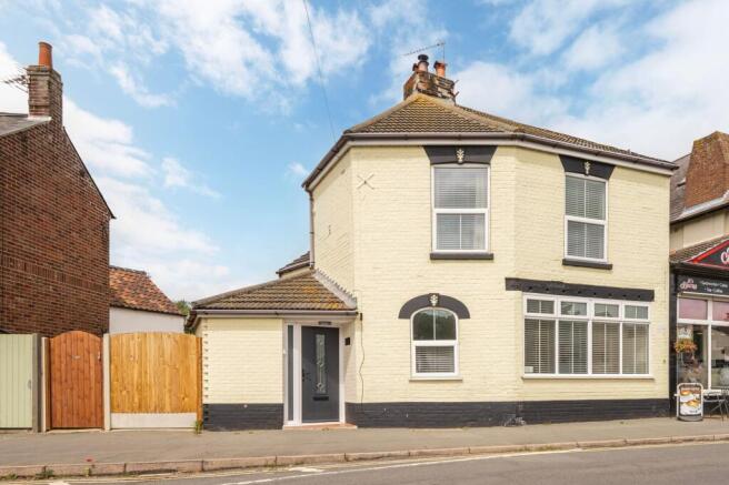 3 bed property, in The Green, £230,000