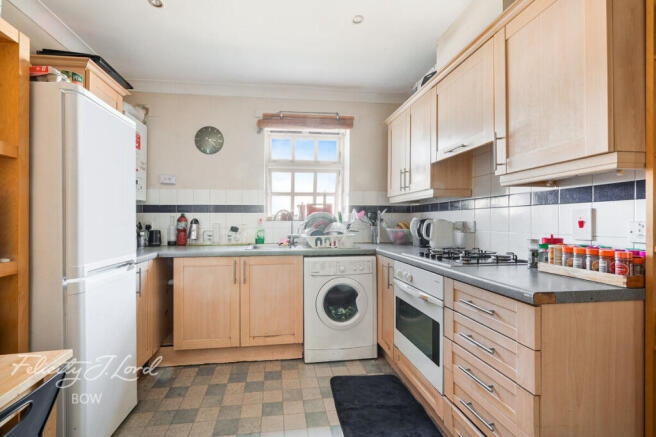2 bed property, in St Pauls Way, £375,000