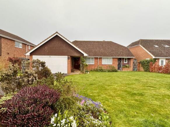 3 bed property, in Thorne Crescent, £585,000