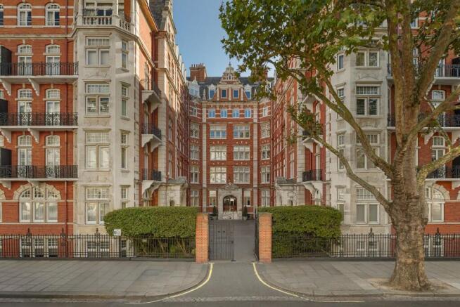 3 bed property, in Queen's Gate, £3,250,000