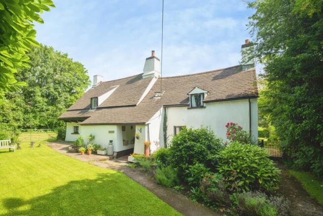 4 bed property, in Mount Road, £650,000