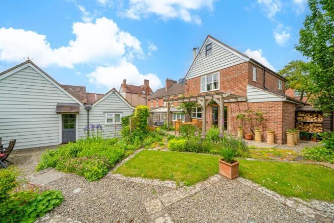 6 bed property, in Temeside, £700,000