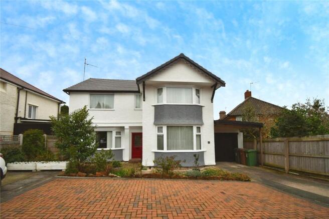 4 bed property, in West Drive, £525,000