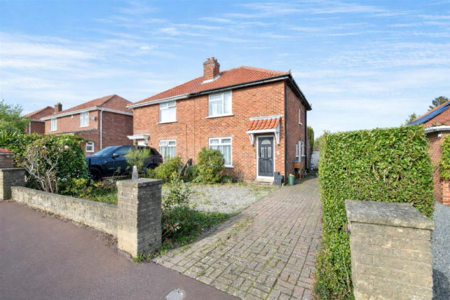 3 bed property, in Sprowston NR7, £275,000