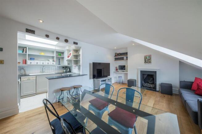 1 bed property, in Cheyne Row, £700,000