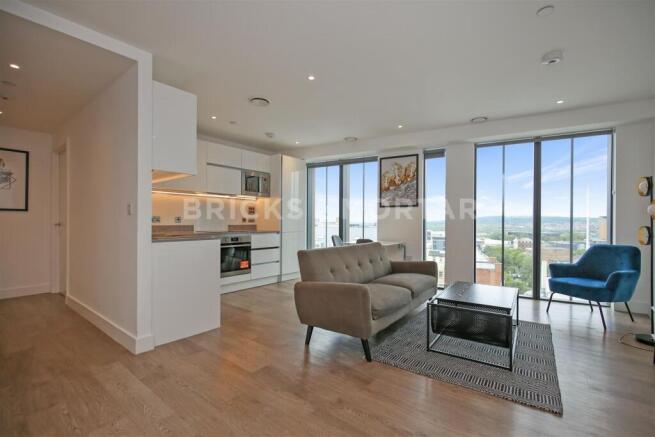 2 bed property, in Rutherford Street, £235,000