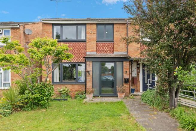 3 bed property, in Foxwarren, £500,000