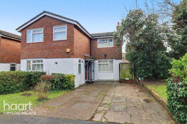 4 bed property, in Wedgwood Way, £650,000