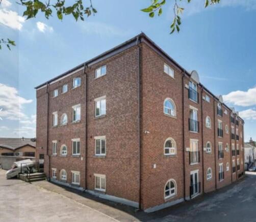 2 bed property, in Back Lane, £79,000
