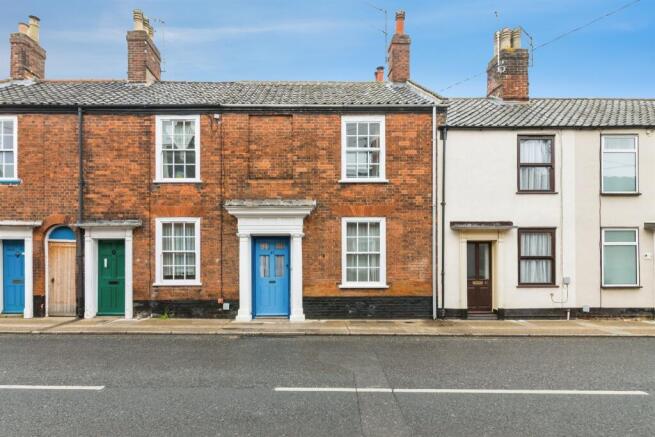 3 bed property, in Lower Olland Street, £250,000