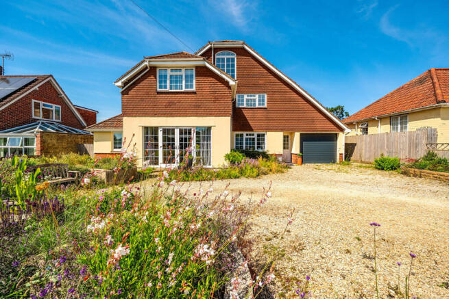 4 bed property, in Berkley Road, £850,000