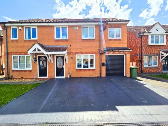 5 bed property, in Sir Douglas Park, £265,000