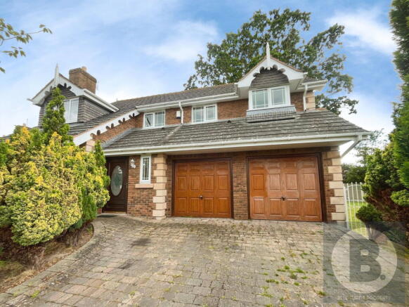 5 bed property, in Parc Gwellyn, £380,000