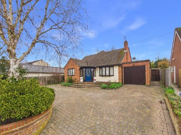 3 bed property, in Lucas Lane, £675,000