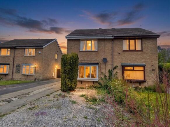2 bed property, in The Queensway, £115,000