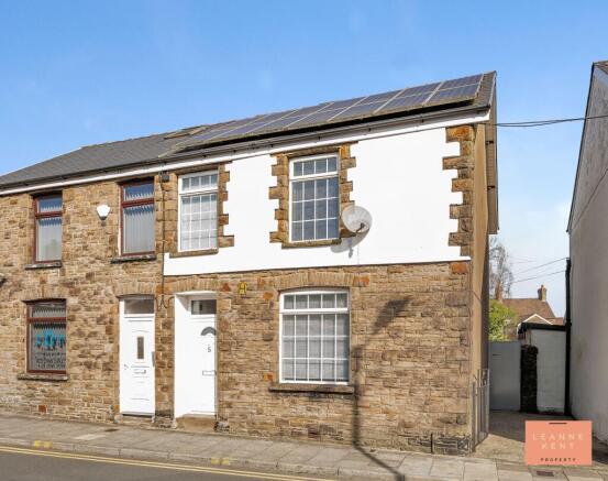 3 bed property, in Station Terrace, £270,000