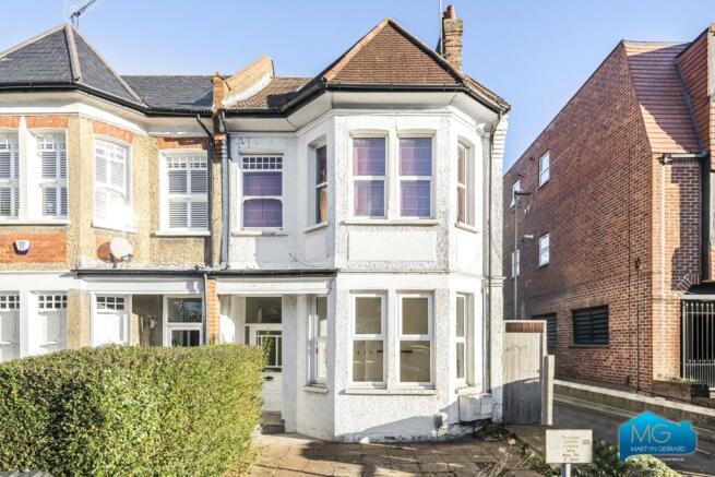 2 bed property, in Dollis Park, £375,000