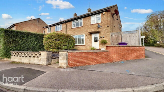 4 bed property, in Clarion Close, £400,000