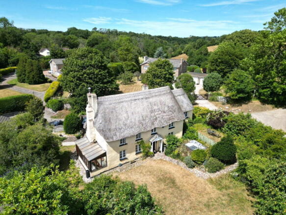 3 bed property, in Ogwell, £650,000