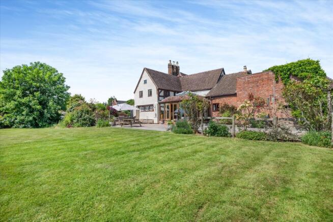 6 bed property, in Tewkesbury Road, £1,575,000