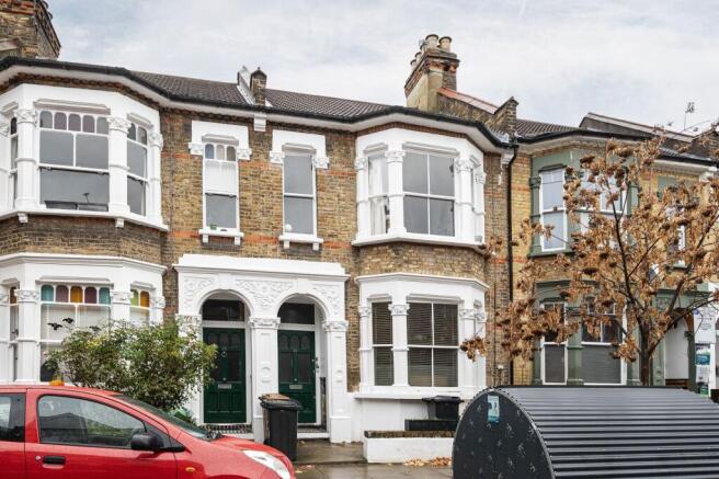 1 bed property, in Princess May Road, £400,000