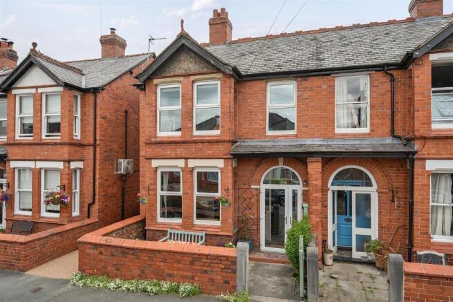 4 bed property, in Edward Street, £285,000