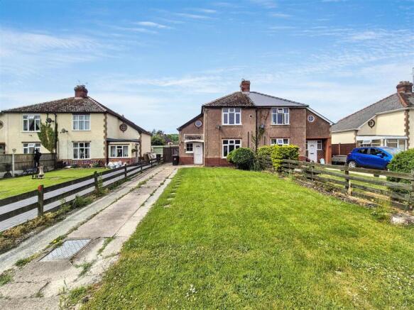 3 bed property, in Brook Road, £195,000