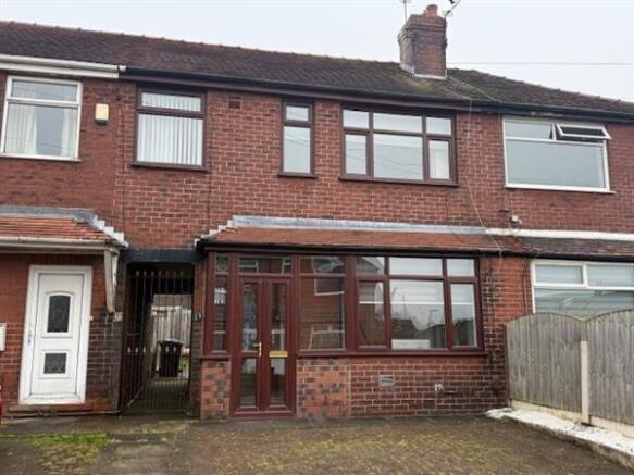 3 bed property, in Marfield Avenue, £200,000