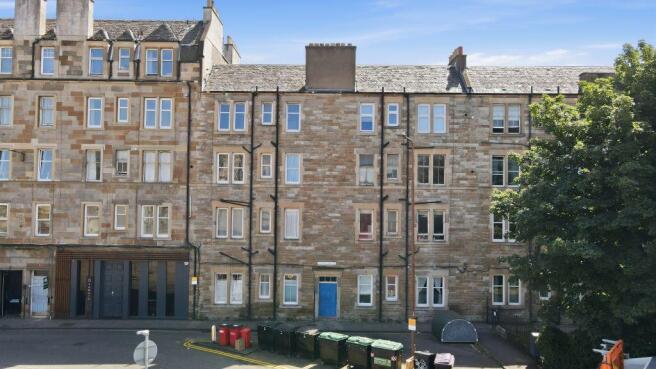 1 bed property, in 13/9 Lochrin Terrace, £159,000