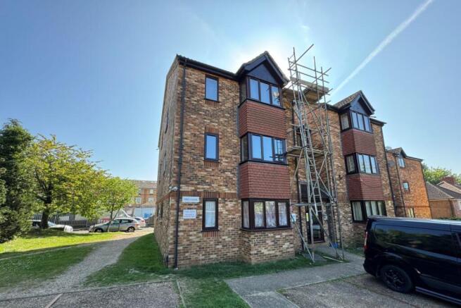 1 bed property, in Flat 10 Tiree House, £120,000