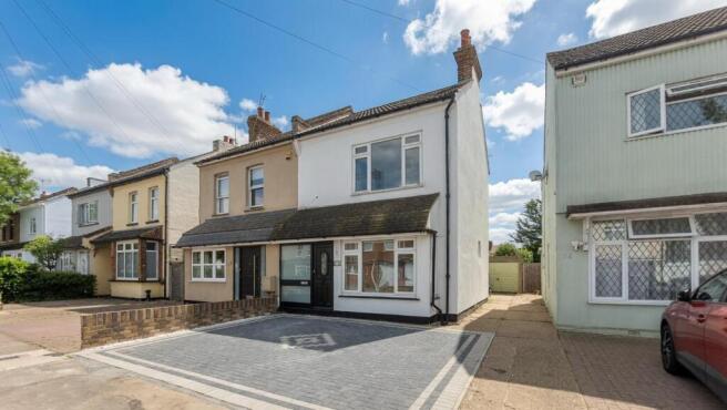 3 bed property, in Cromwell Road, £375,000