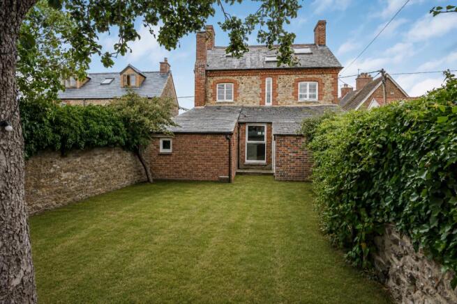 5 bed property, in Rose Cottage, £625,000